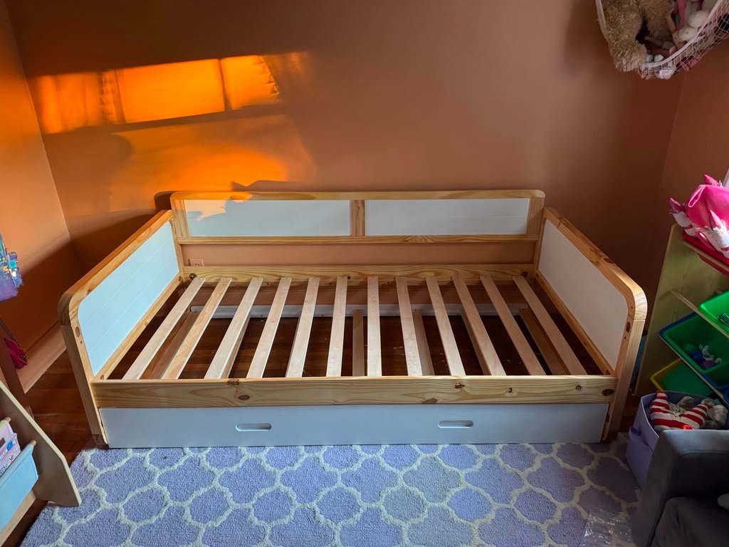Kids daybed furniture assembly