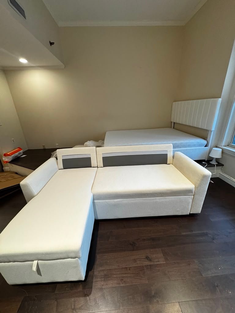 Sofa and daybed furniture assembly