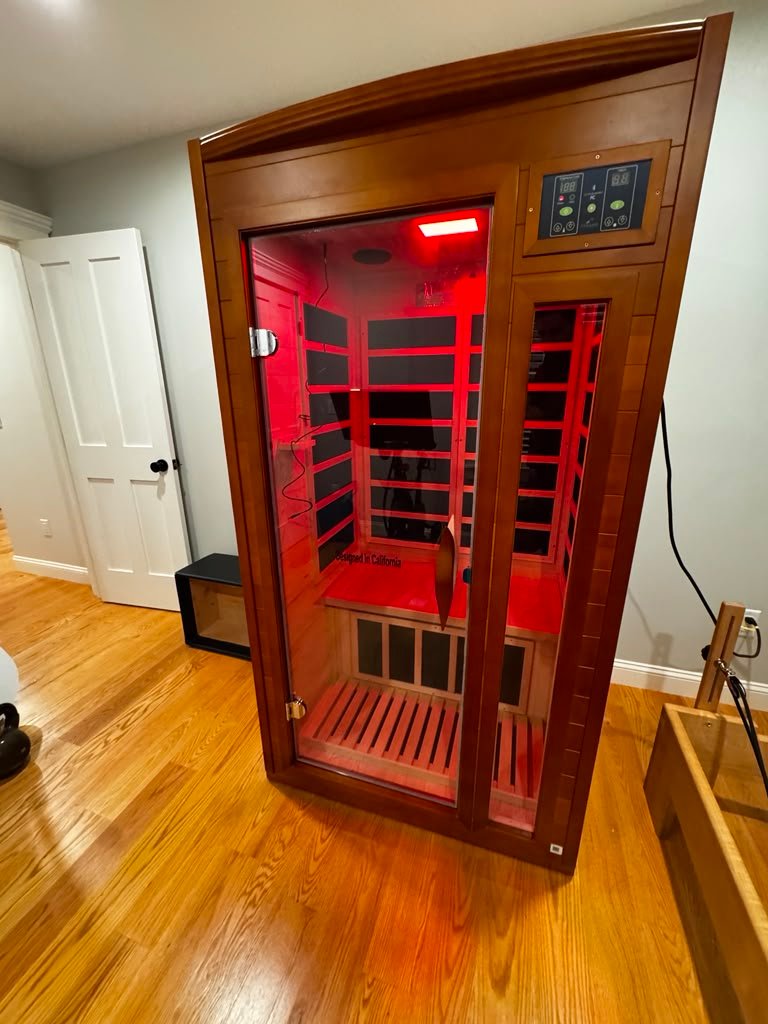 Sauna assembly with red light on